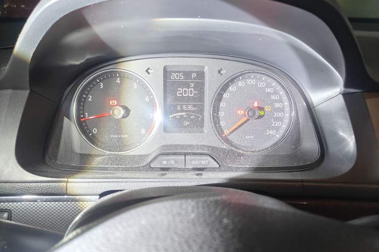 Used Volkswagen Cross Lavida 2014 1.6L Automatic Instrument Cluster