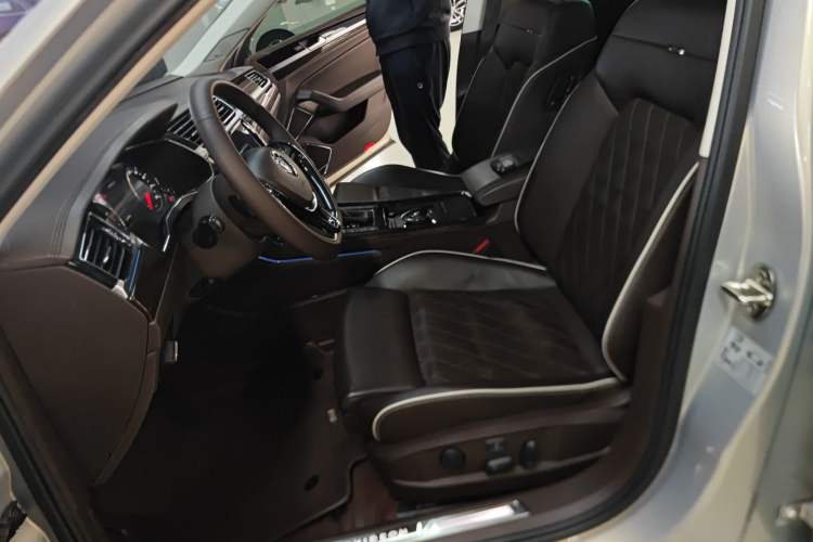 Used Volkswagen Phideon 2018 Revised Version 480 V6 Four-Wheel Drive Flagship Edition
