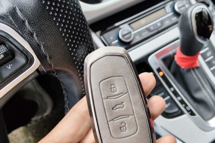 Used Geely Auto Emgrand X7 Sport 2018 1.8TD Automatic Two-Wheel Drive Smart Connect 4G Internet Edition Vehicle Key