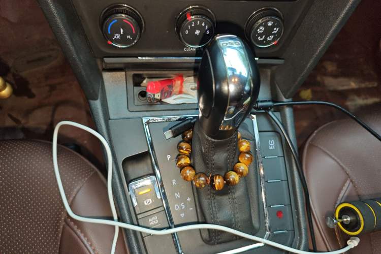 Used Volkswagen Lamando 2015 230TSI DSG Fashion Edition Gear Lever