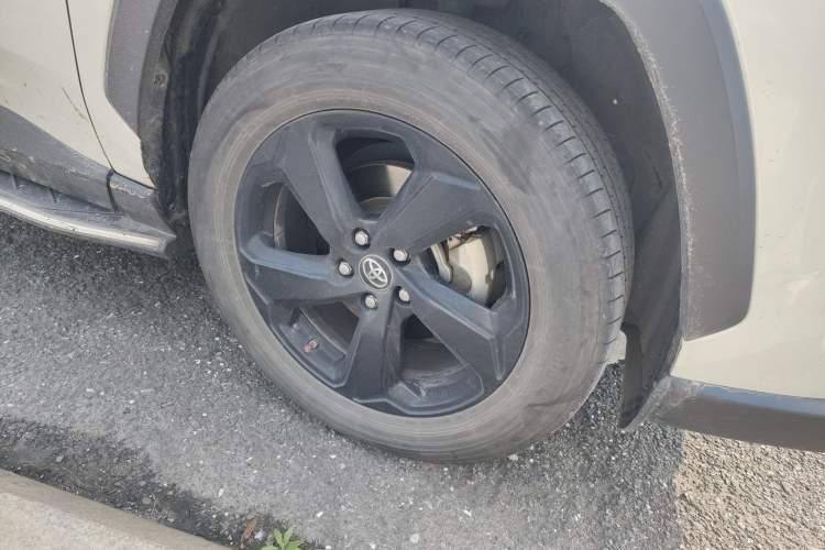 Used Toyota RAV4 2020 Dual-Engine 2.5L E-CVT 4x4 Elite PLUS Edition Right Front Wheel Hub