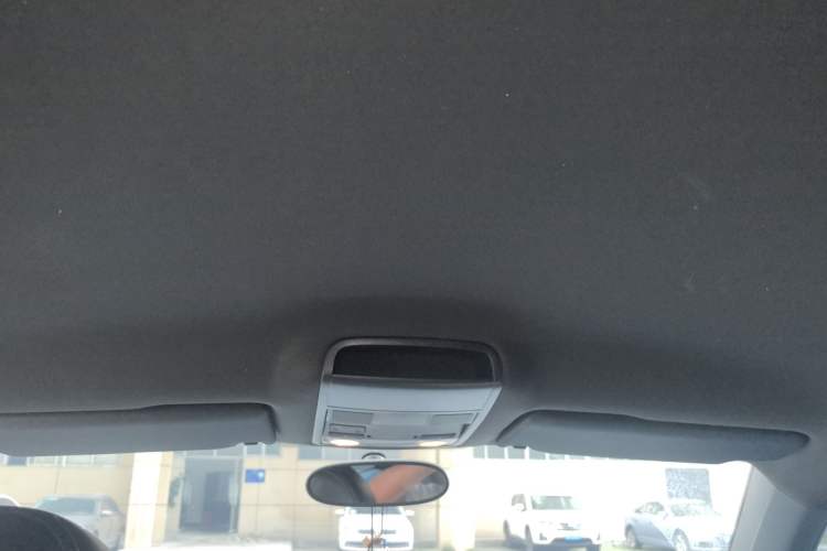 Used Volkswagen Beetle 2015 180TSI model Headliner