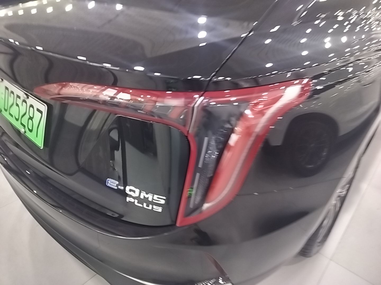 Hongqi E-QM5 2024 610 km PLUS — снимка 9