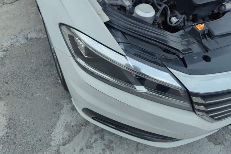 Used Volkswagen Lavida 2021 1.5L Automatic Comfort Edition Right Front Headlight