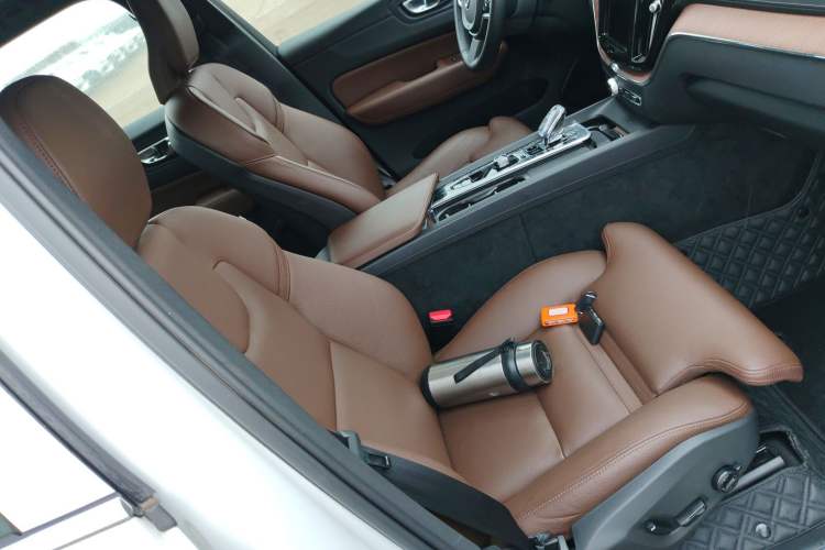 Used Volvo XC60 2024 B5 4x4 Smart Luxury Edition Right Front Seat