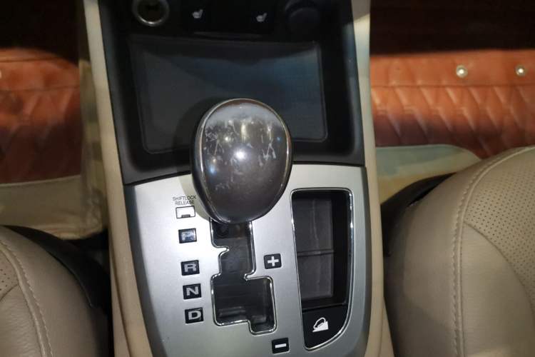 Used Hyundai Santa Fe Classic 2012 2.4 Supreme Edition 5-Seater Two-Wheel Drive Gear Lever