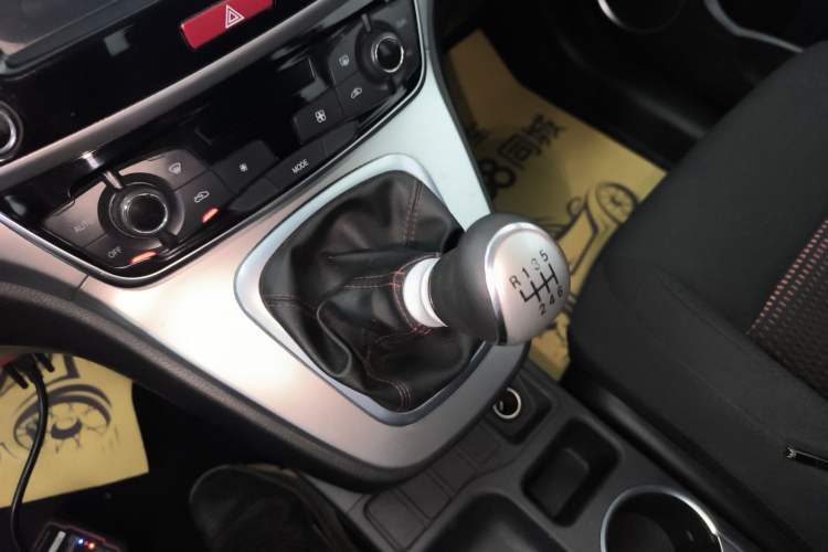 Used Haval M6 2019 1.5T Manual Two-Wheel Drive Urban Version China VI Standard Gear Lever