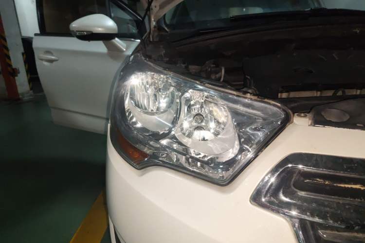 Used Citroen C4L 2015 1.8L Automatic Luxury Edition Right Front Headlight