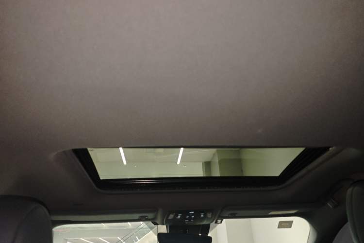 Used Toyota Granvia 2023 2.5L Hybrid Prestige VIP Edition