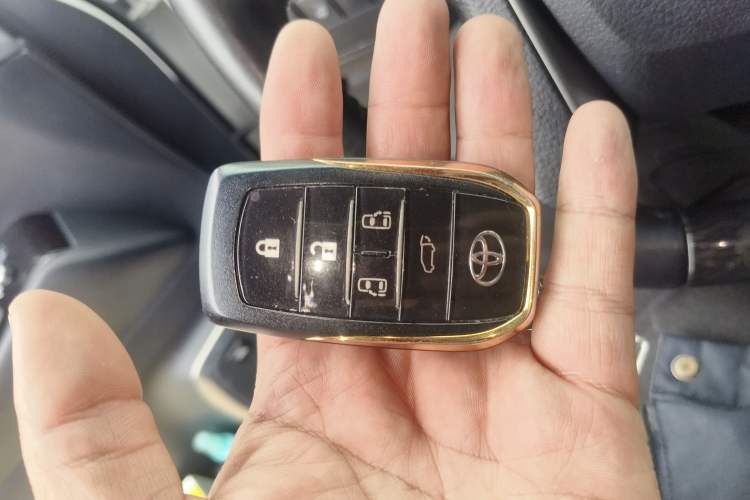 Used Toyota Vellfire 2023 Crown Dual-Engine 2.5L HV Luxury Edition Vehicle Key