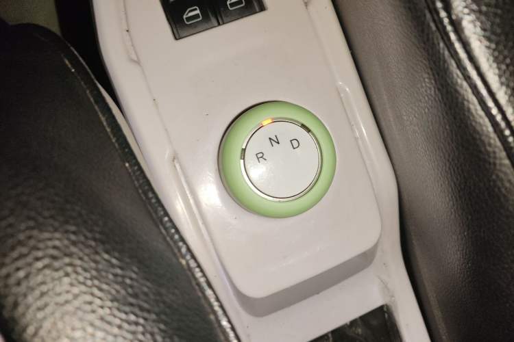 Used Chery QQ Ice Cream 2022 120km Conical Shape Lithium Iron Phosphate Gear Lever