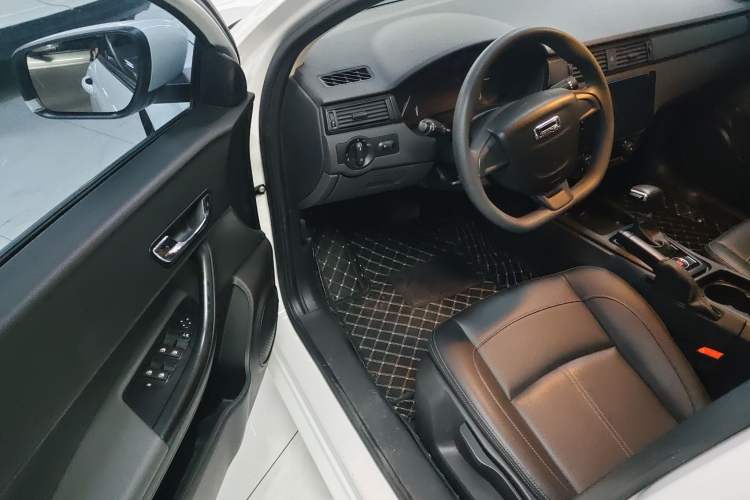 Used Qoros 3 2018 Sedan 1.6L Automatic Leading Model