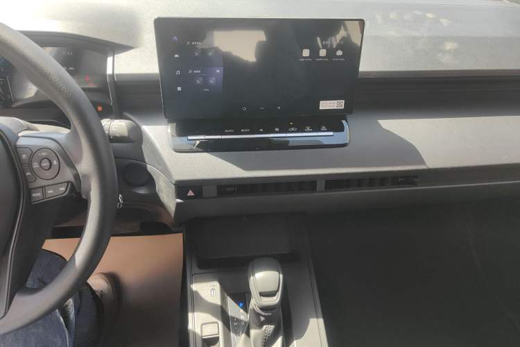 Used Toyota Corolla Cross 2026 Model 2.0L Pioneer Edition
