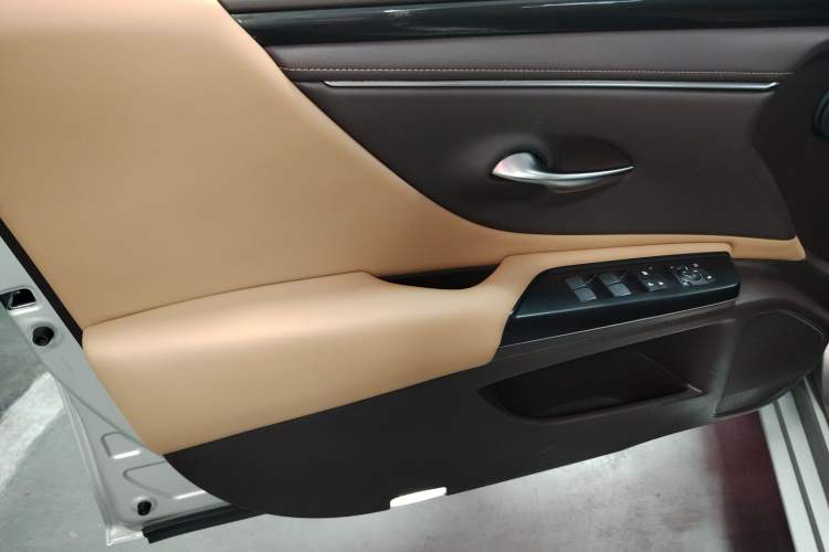 Used Lexus ES 2018 260 Excellence Edition China VI Standard