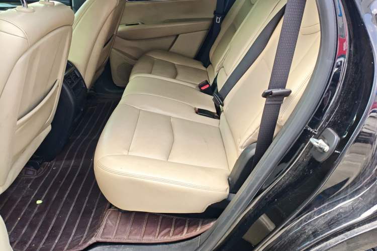 Used Cadillac XT5 2016 28T Four-Wheel Drive Tech Version Left Rear Seat