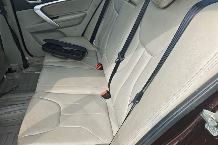 Used Geely Auto Emgrand 2016 Sedan 1.5L Manual Luxury Model
