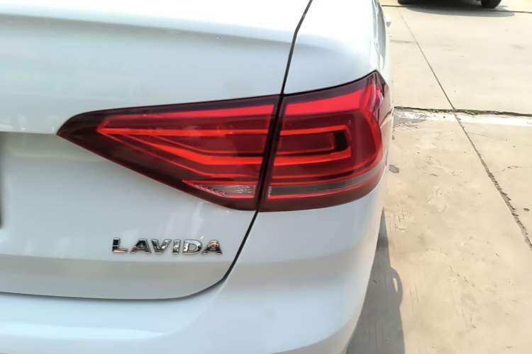 Used Volkswagen Lavida 2019 Lavida Start 1.5L Manual Fashion Edition China VI Standard Right Rear Taillight