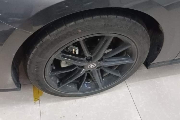 Used CHANGAN UNI-V 2025 1.5T 500Bar High-Energy Version Exterior 4