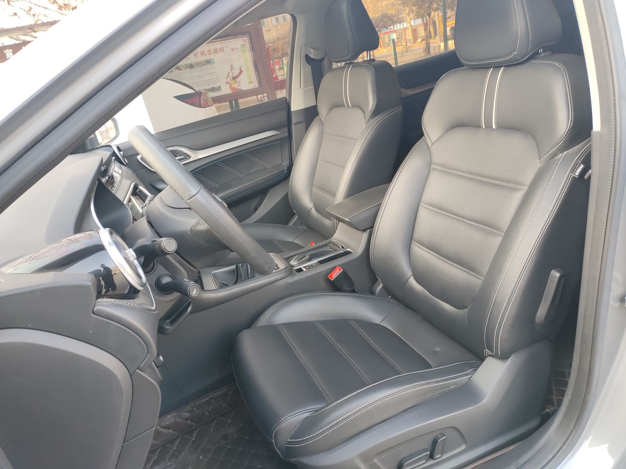 Переднее сиденье в автомобиле