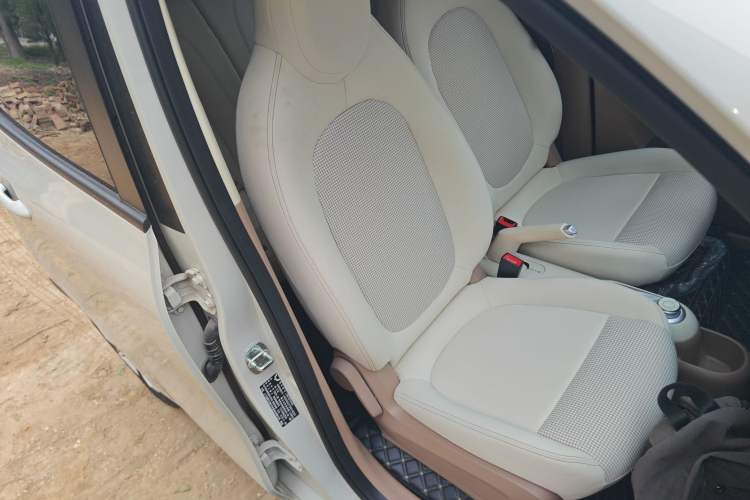 Used Wuling Hongguang MINIEV 2025 Four-Door Version Advanced Edition Right Front Seat