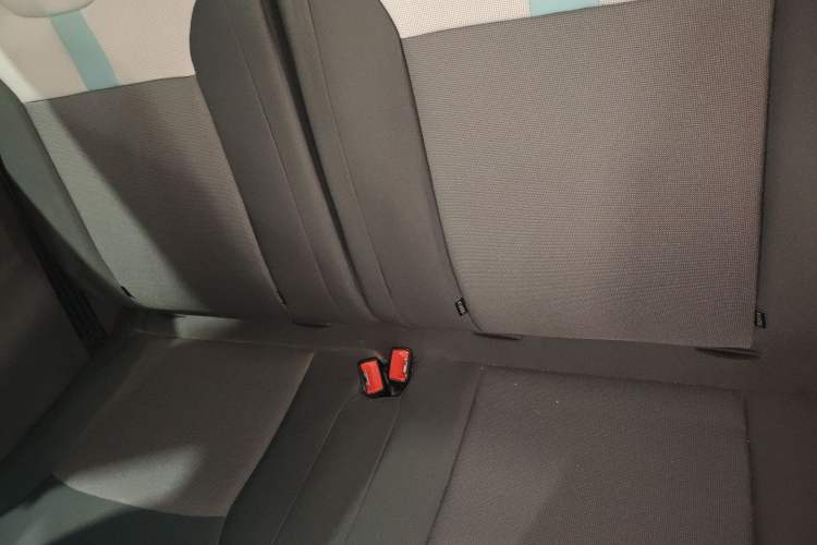 Used CHANGAN NEVO Lumin 2022 155 km – Refreshingly Sweet Edition Left Rear Seat