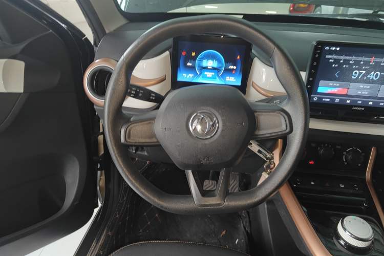 Used Dongfeng NAMMI BOX 2022 Revised Light Wind Edition 201 km Standard Version
