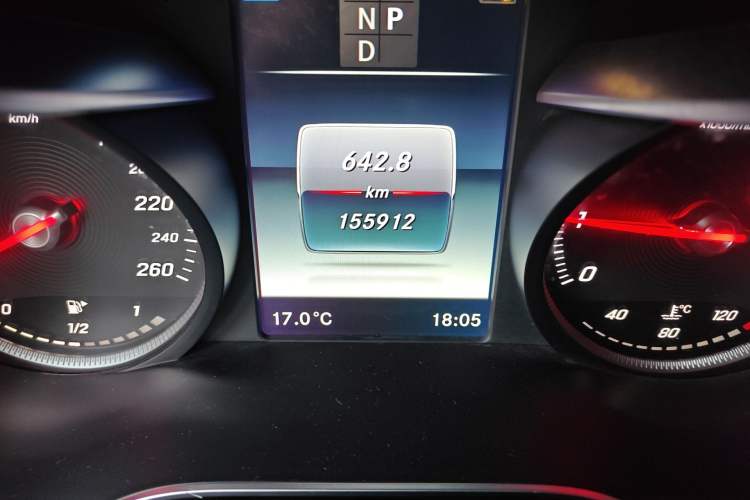 Used Mercedes-Benz GLC 2017 GLC 200 4MATIC Odometer Close Up