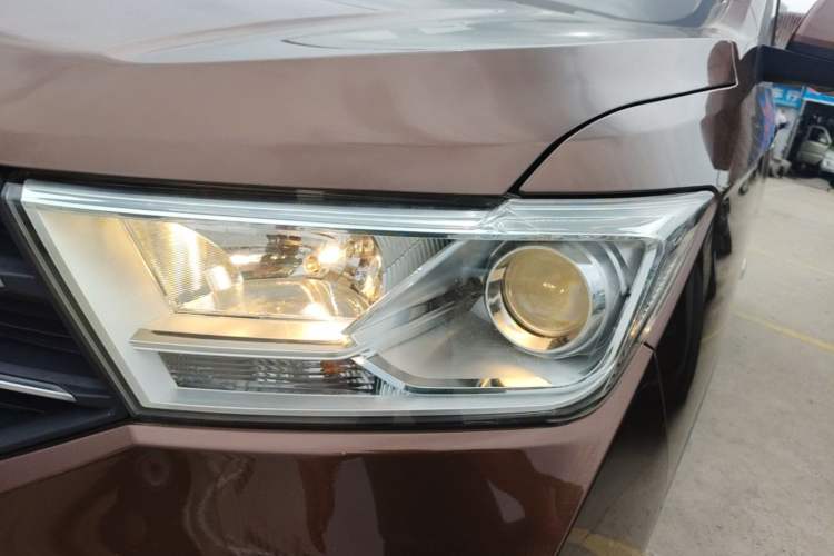 Used Wuling Hongguang 2018 1.5L S Comfort Model L2B Left Front Headlight
