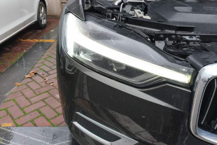 Used Volvo XC60 2021 T5 4x4 Smart Luxury Edition Right Front Headlight