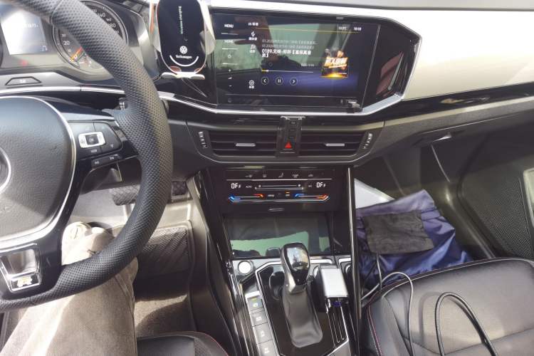 Used Volkswagen Tayron 2020 330TSI Two-Wheel Drive Luxury Smart Connectivity Version Audio And AC Panel