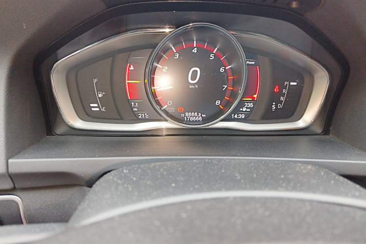 Used Volvo S60 2017 S60L T4 Smart Range Edition Odometer Close Up