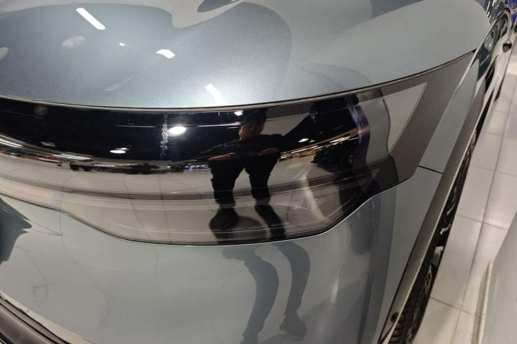 Used Zeekr 7X 2025 100 kWh Long-Range Rear-Wheel Drive with Intelligent Driving Features
