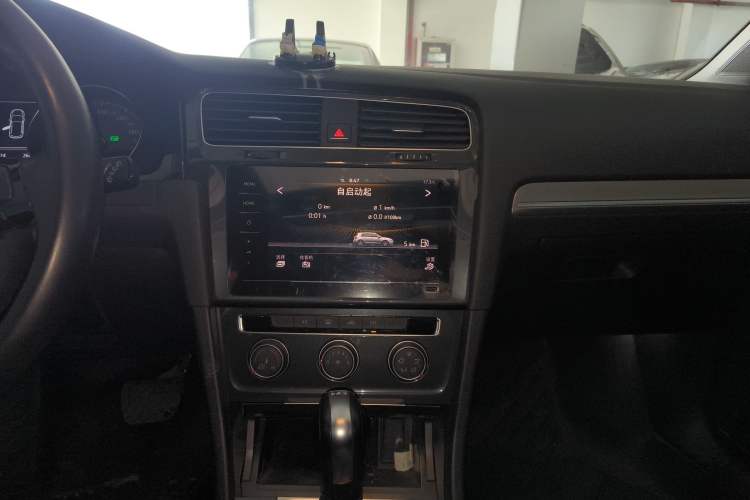 Used Volkswagen Golf 2020 Zhiai Edition 200TSI DSG Comfortable & Ambitious Version Audio And AC Panel