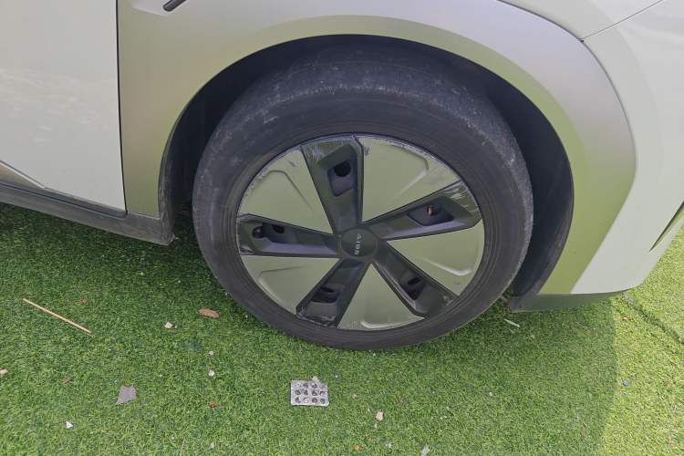 Used AION Y 2023 Plus 610 Enjoy Edition Right Front Wheel Hub