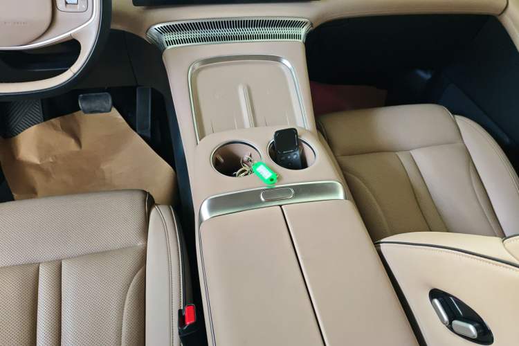 Used XPeng X9 2024 702 Ultra-Long Range Pro
