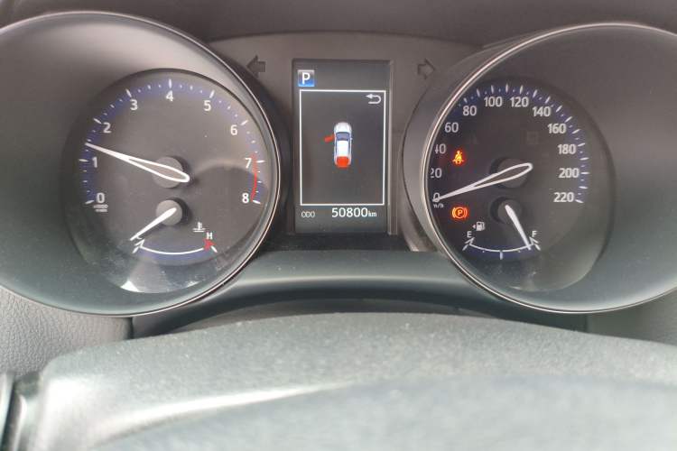 Used Toyota C-HR 2018 2.0L Leading with Sunroof China V Standard Odometer Close Up