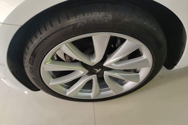 Used Tesla Model 3 2019 Long-Range Rear-Wheel-Drive Version Left Front Wheel Hub