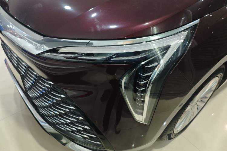 Used Buick Century 2025 2.0T Seven-Seater Yinshi Edition Left Front Headlight