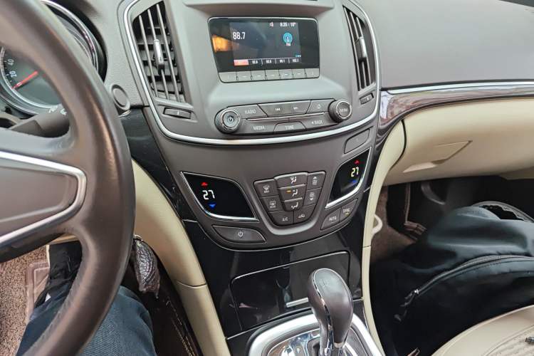 Used Buick Regal 2015 2.0L Leading Fashion Edition