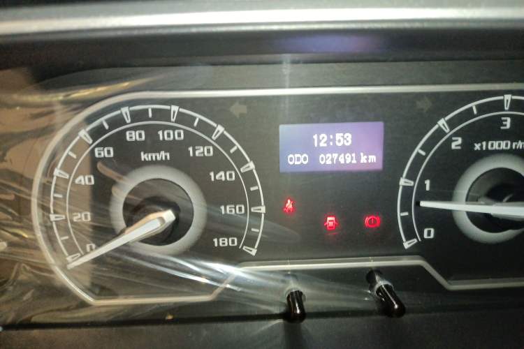 Used SAIC MAXUS Xintu V80 2023 2.0T Manual Classic Aoyuntong Power Version Short Wheelbase Mid-Height 5/6-Seater