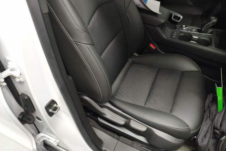 Used Cadillac XT4 2018 28T Two-Wheel Drive Tech Version Right Front Seat