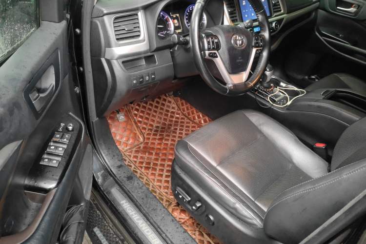 Used Toyota Highlander 2018 2.0T Four-Wheel Drive Prestige Version 7 Seats China V Emission Standard