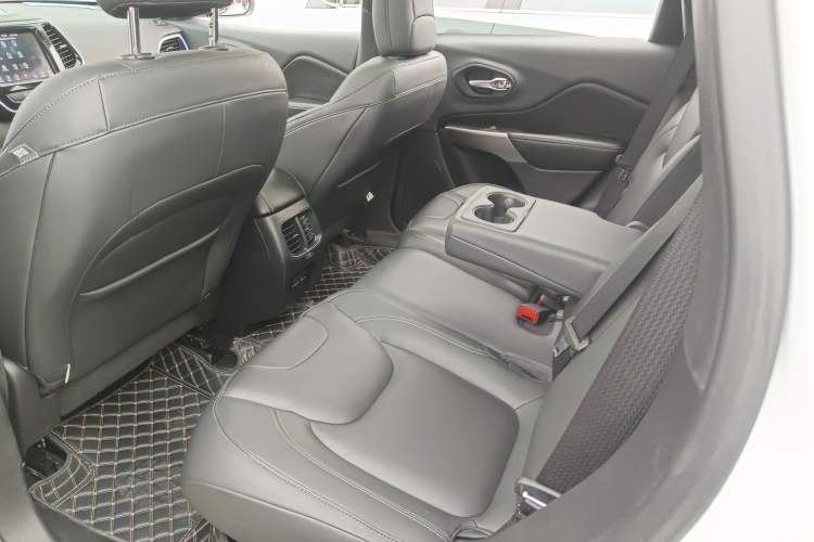 Used Jeep Cherokee 2020 2.0T Two-Wheel Drive Leading Edition