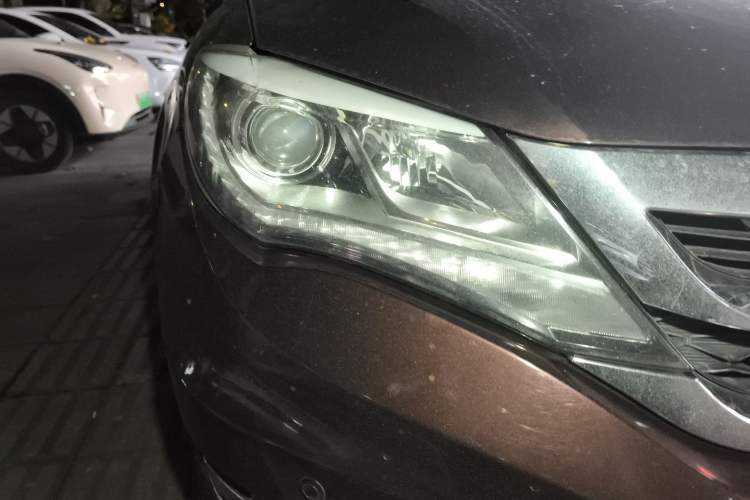 Used BYD S7 2015 2.0T Upgraded Automatic Luxury Version Right Front Headlight