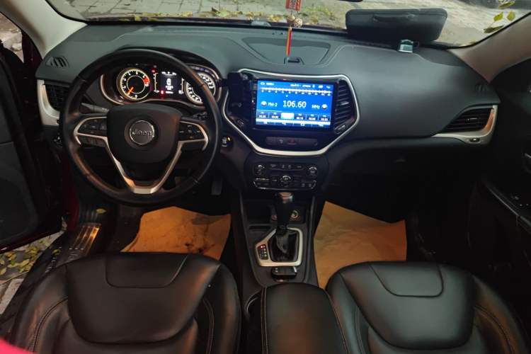 Used Jeep Cherokee 2016 2.4L Leading Edition
