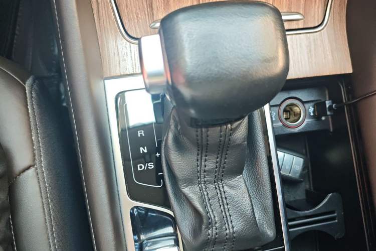 Used Roewe RX8 2018 30T Smart Connectivity Two-Wheel Drive Supreme Edition