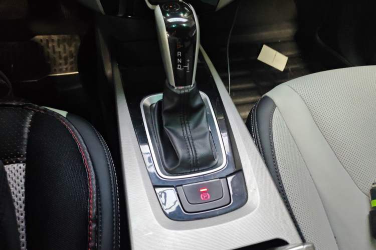 Used Luxgen U6 SUV 2014 1.8T Fashion Edition Gear Lever