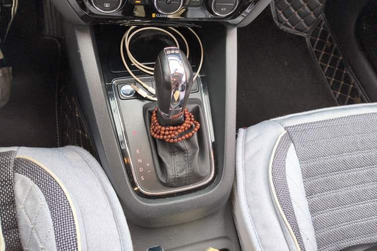 Used Volkswagen Sagitar 2018 280TSI DSG Luxury Model Gear Lever