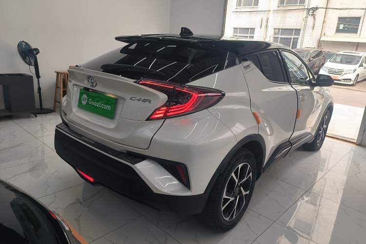 Used Toyota C-HR 2018 2.0L Luxury Sunroof Version China VI Standard Rear Right 45 Deg