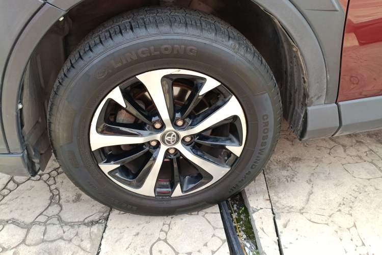 Used Toyota RAV4 2018 2.0L CVT Two-Wheel Drive Fashion X Edition